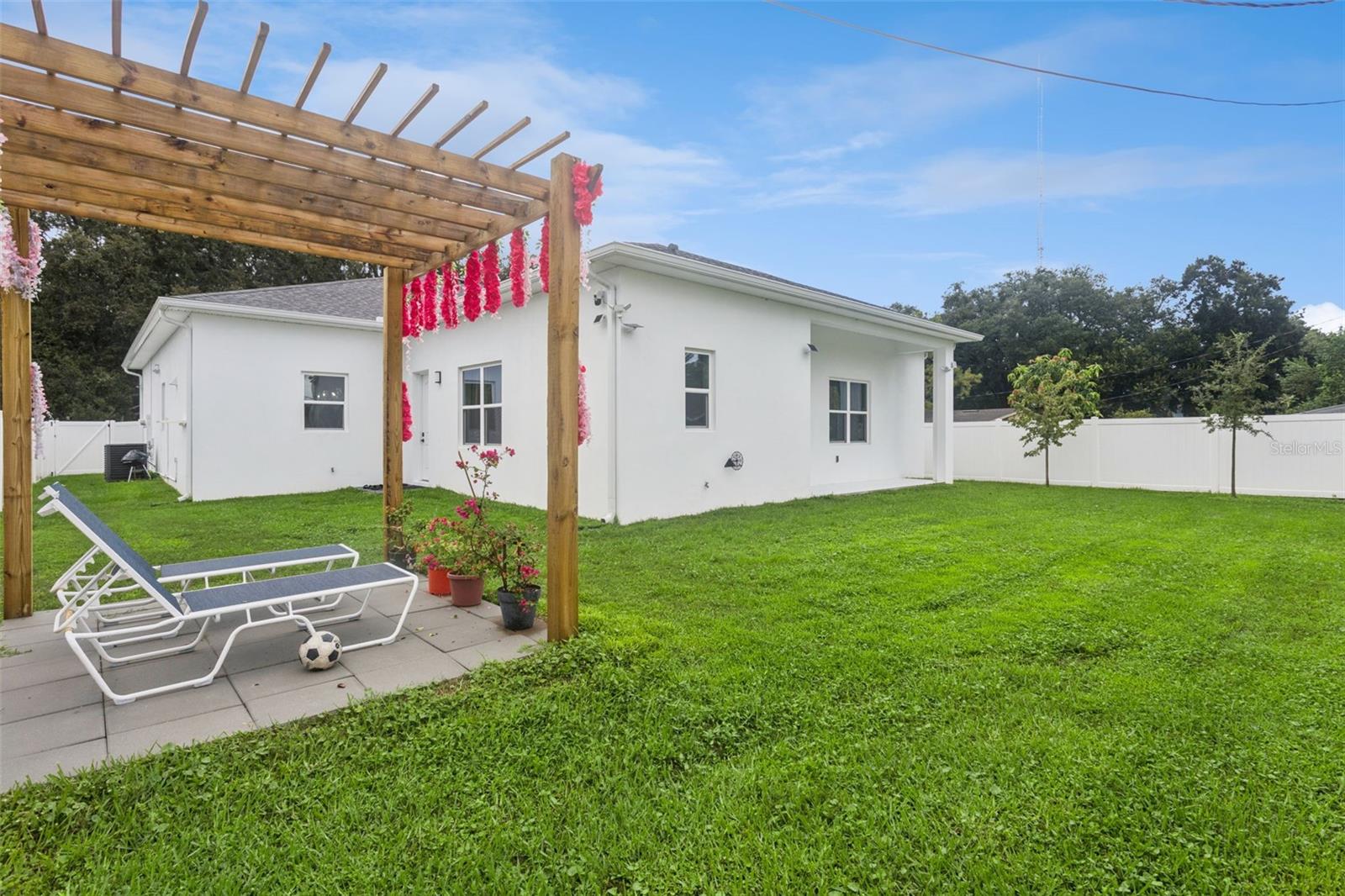 Pergola/Backyard