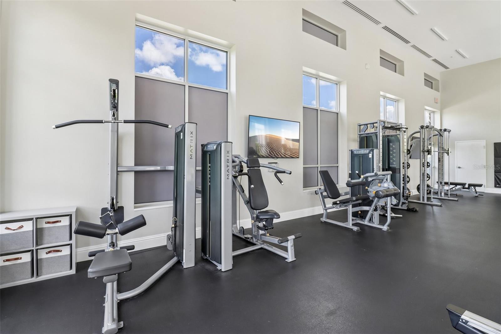 Amenities include access to the gym