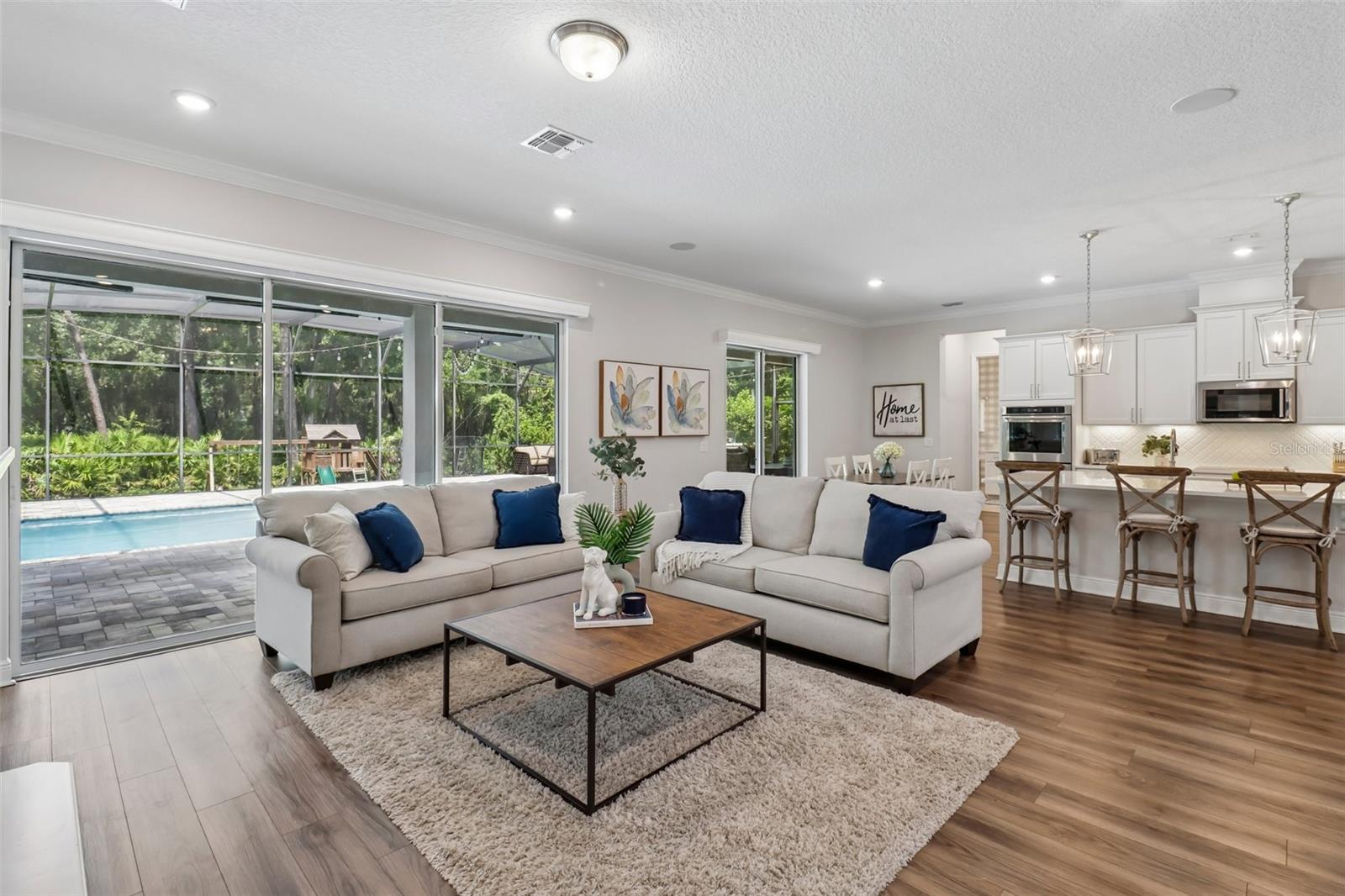 Bright & open living areas