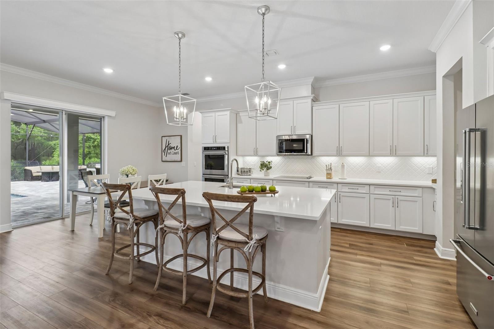 Breakfast bar, 42" cabinets, stainless steel appliances & more!