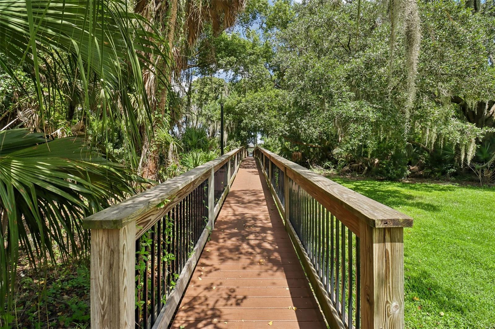 Community dock to Lake Howell