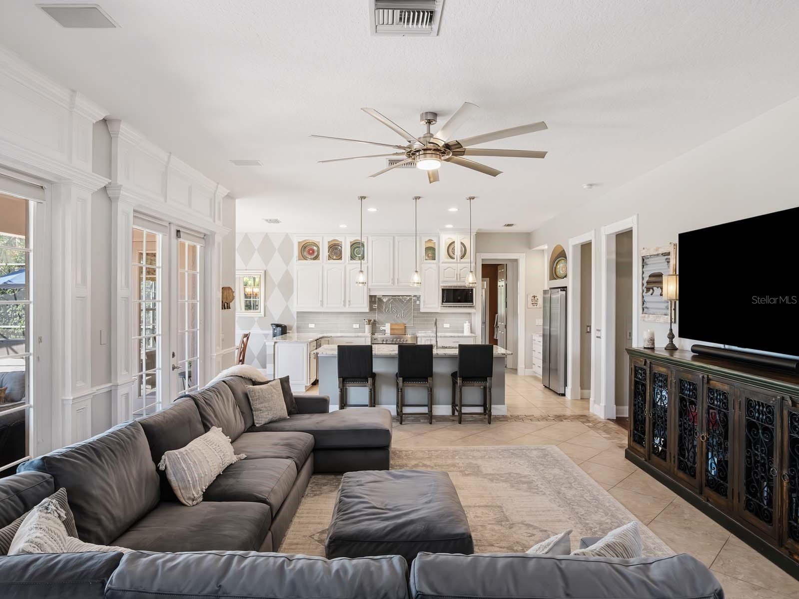 Family Room & Kitchen Family Room & Kitchen