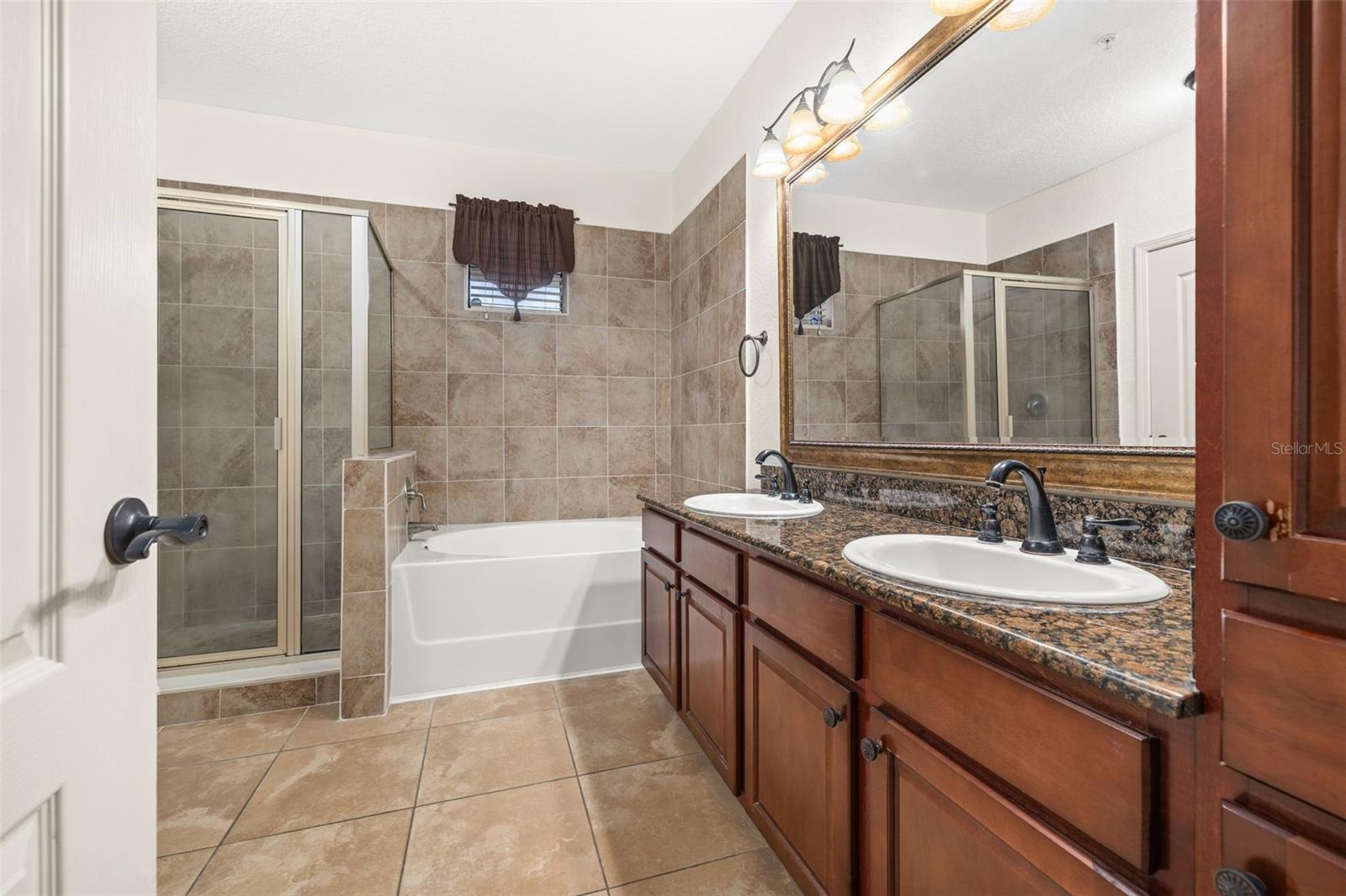 En suite in the primary
