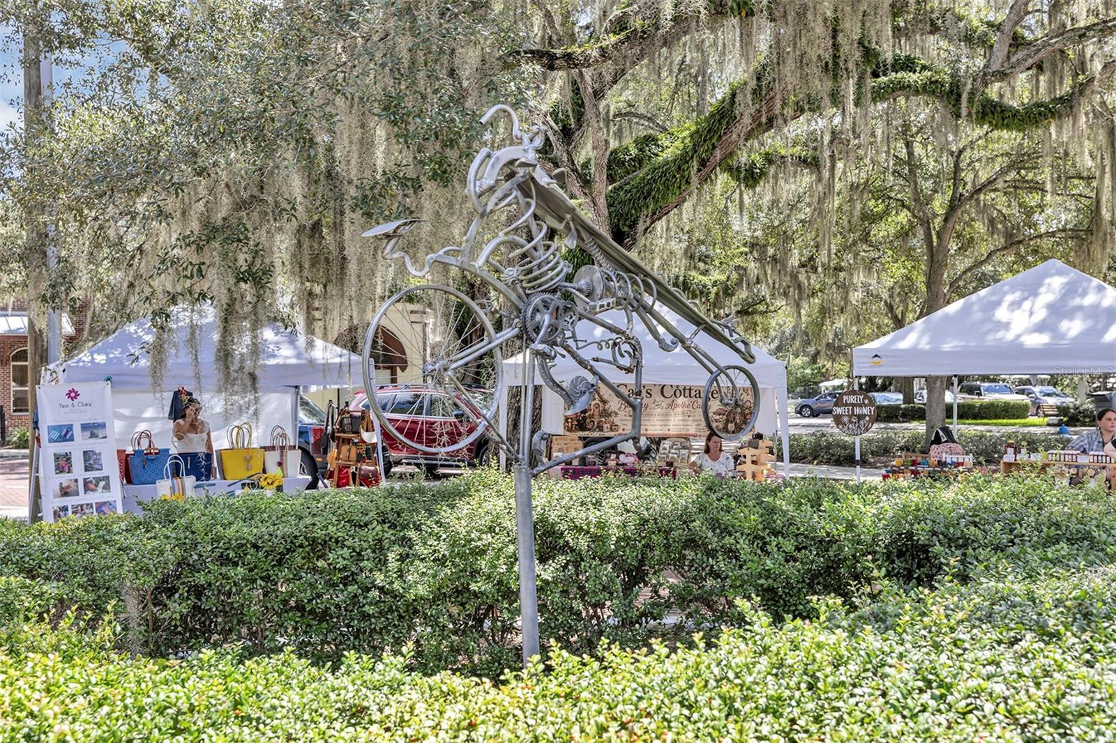 Oakland Farmers Market on Thursday's