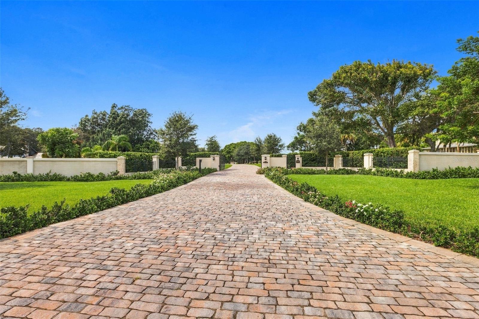 6075 S TROPICAL TRAIL, Merritt Island, FL 32952