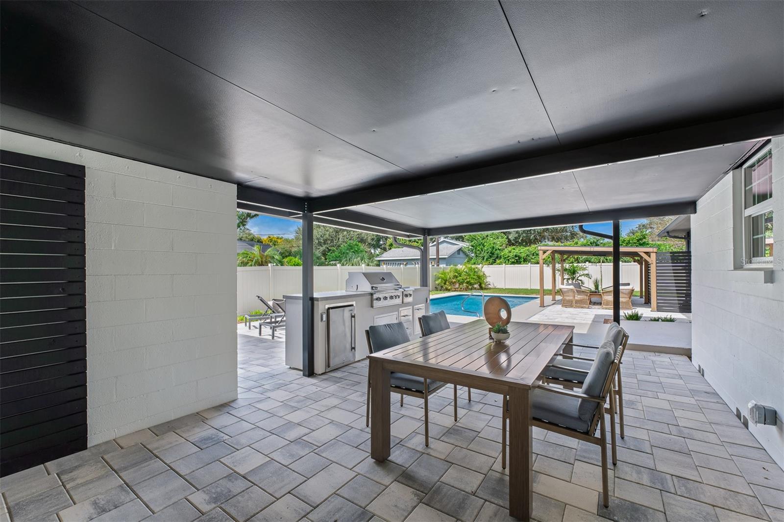 Covered lanai with outdoor kitchen
