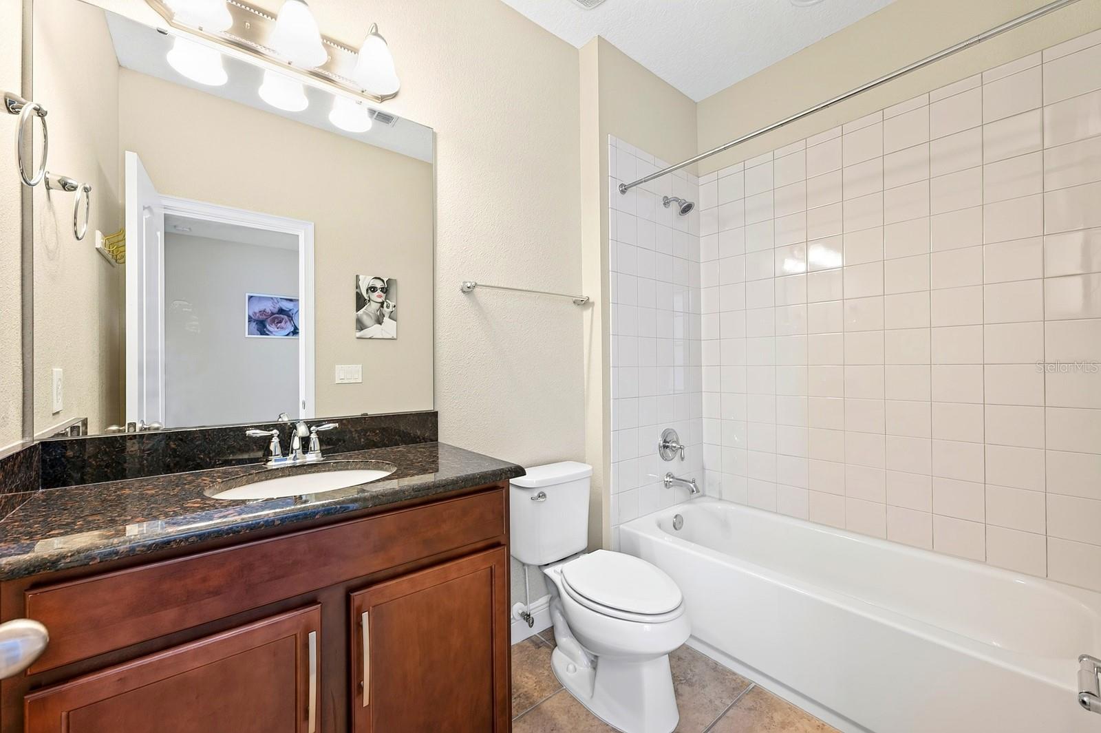 Second full/en-suite bath.