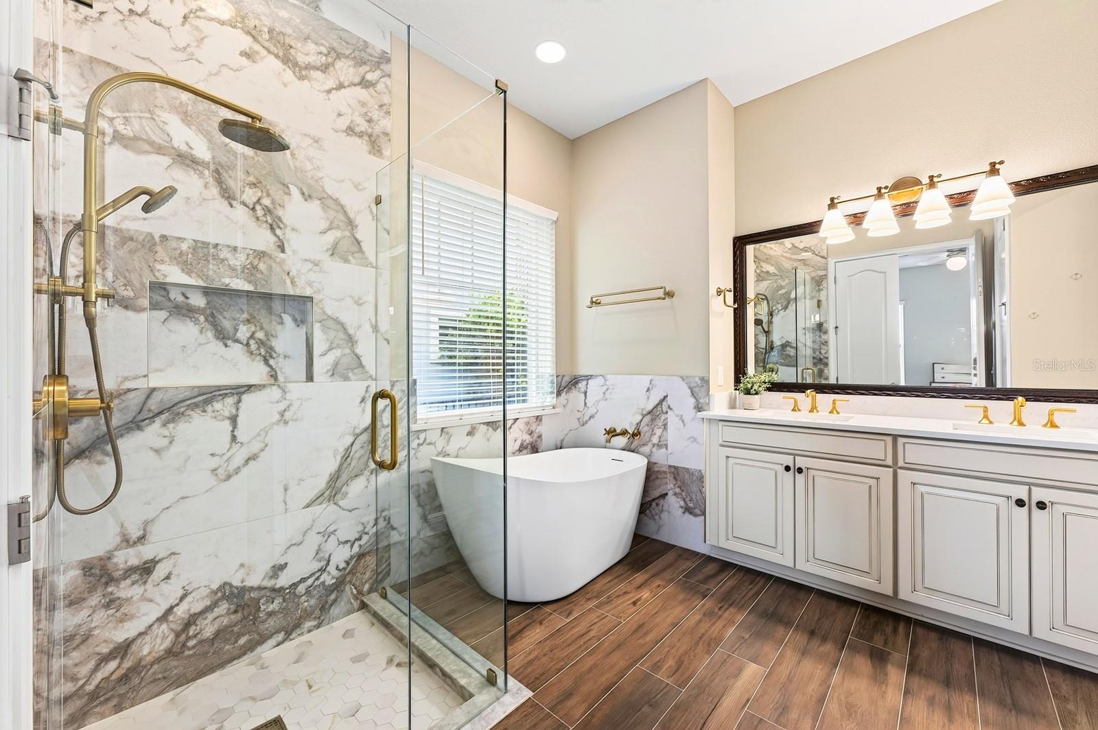 Primary en-suite bath.