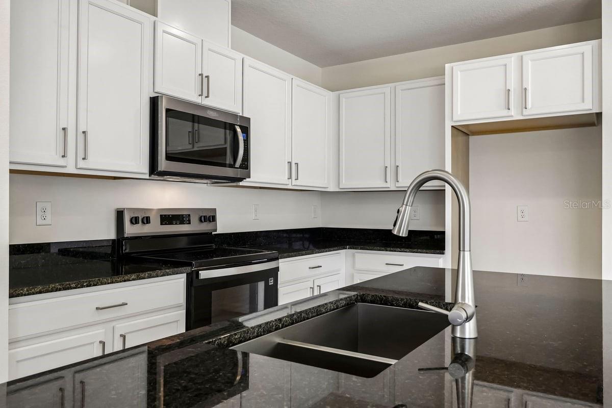 627 MEADOWS EDGE PLACE, Lake Wales, FL 33859