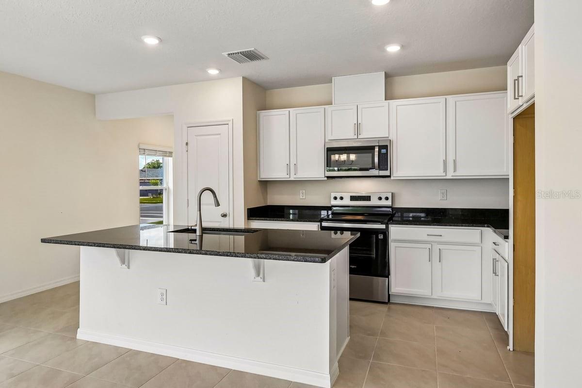 627 MEADOWS EDGE PLACE, Lake Wales, FL 33859