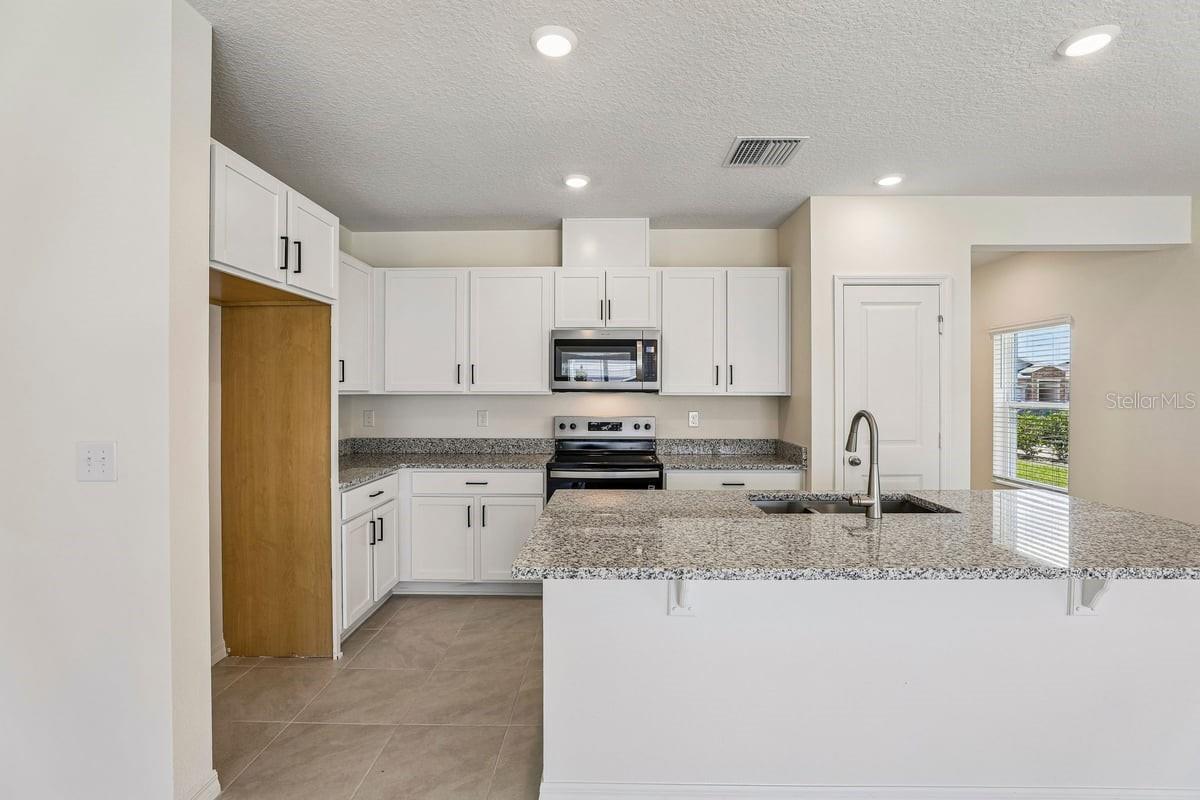 647 MEADOWS EDGE PLACE, Lake Wales, FL 33859