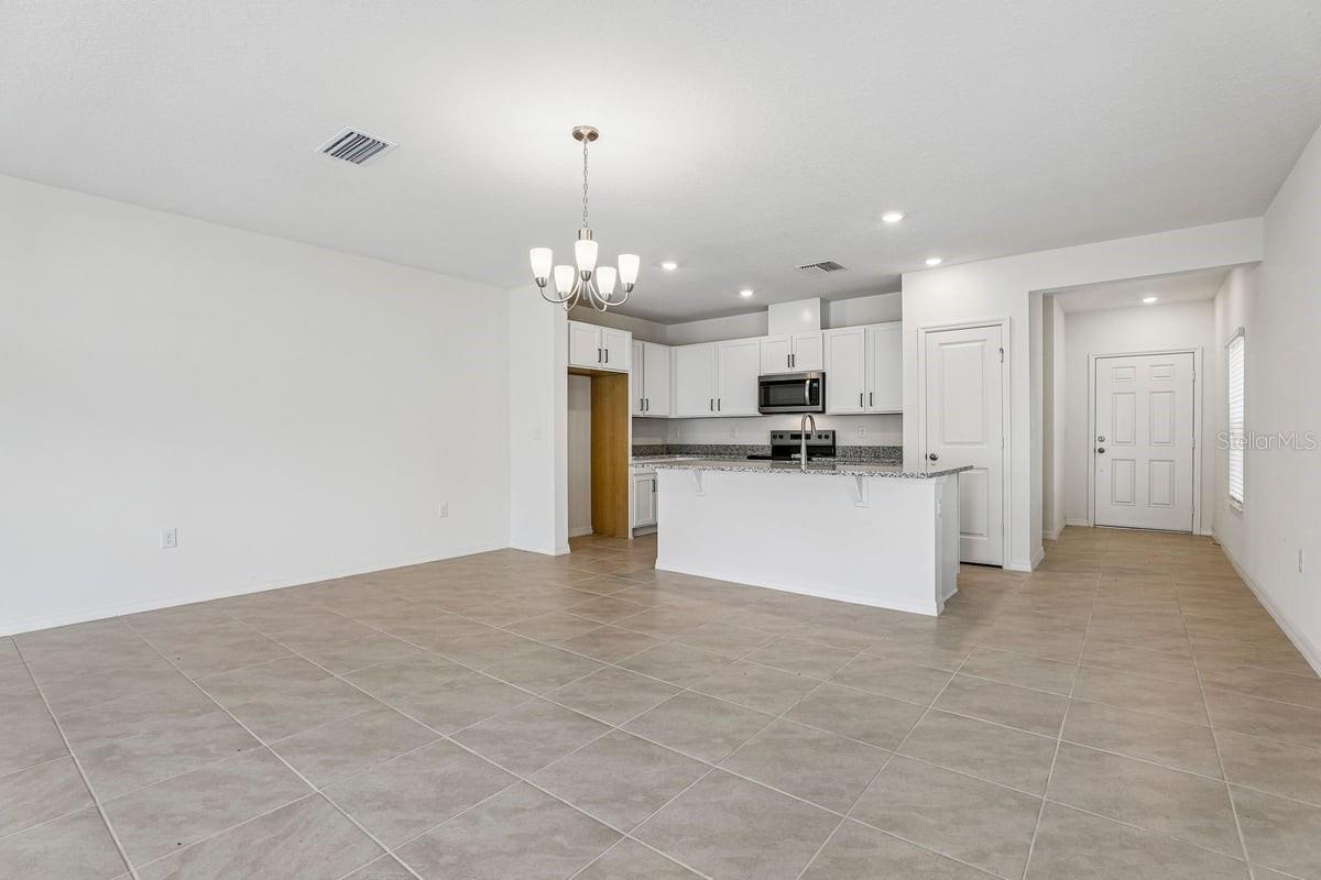 647 MEADOWS EDGE PLACE, Lake Wales, FL 33859