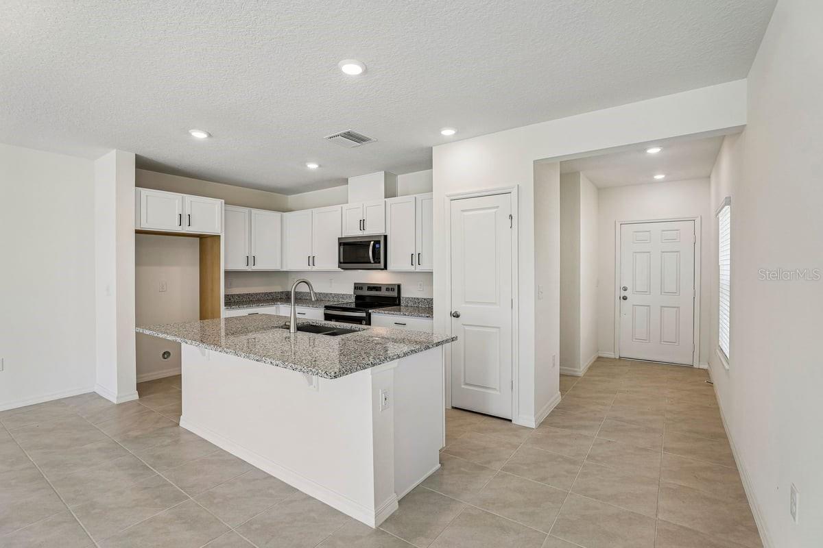 647 MEADOWS EDGE PLACE, Lake Wales, FL 33859