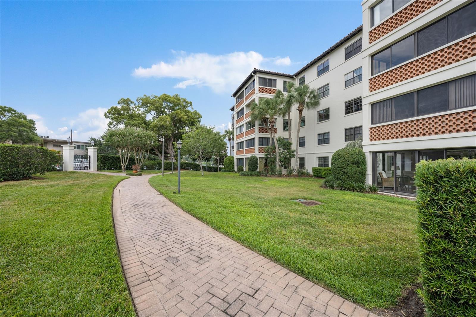 100 S INTERLACHEN AVENUE, #401, Winter Park, FL 32789