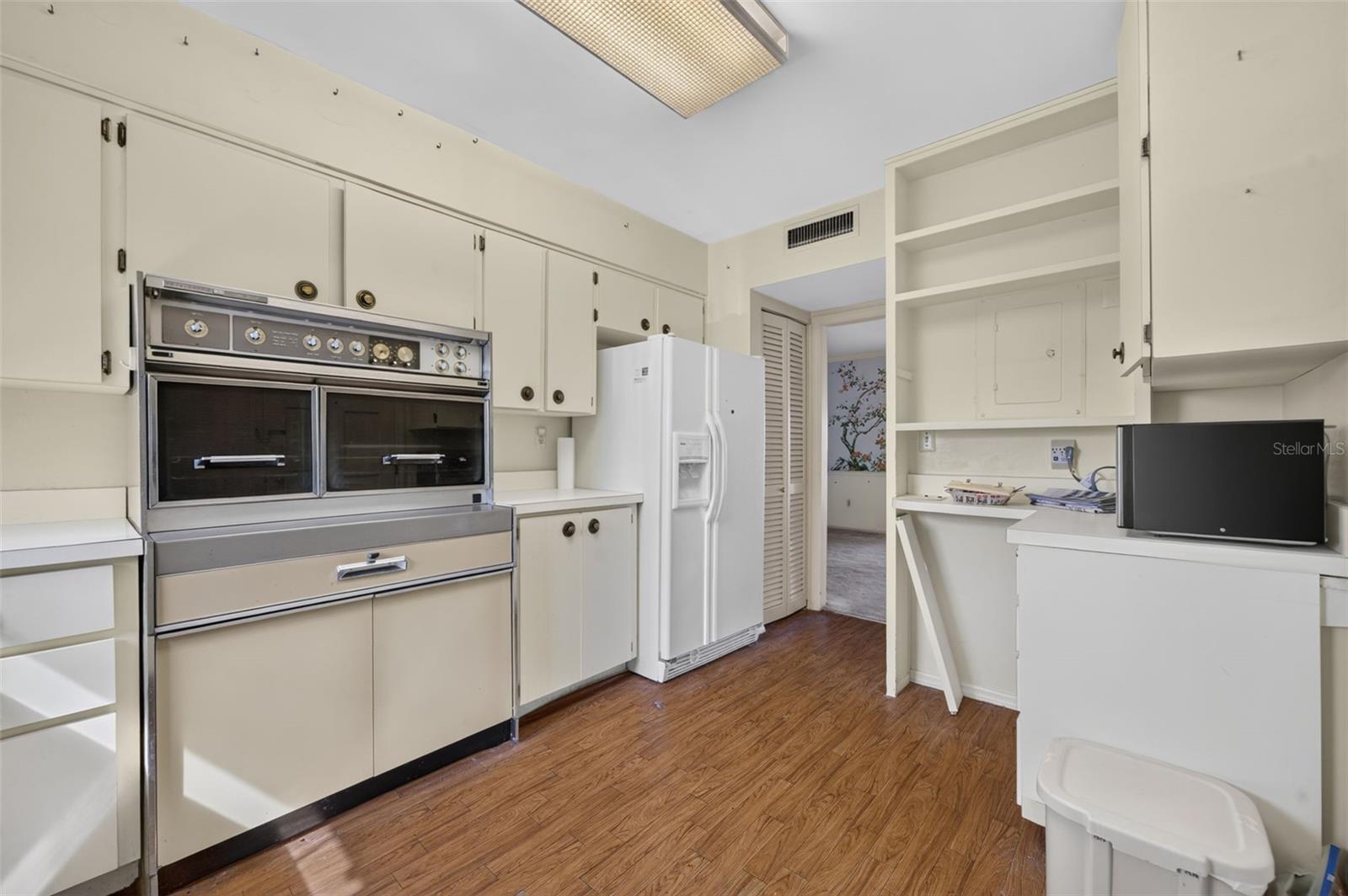 100 S INTERLACHEN AVENUE, #401, Winter Park, FL 32789 100 S INTERLACHEN AVENUE, #401, Winter Park, FL 32789