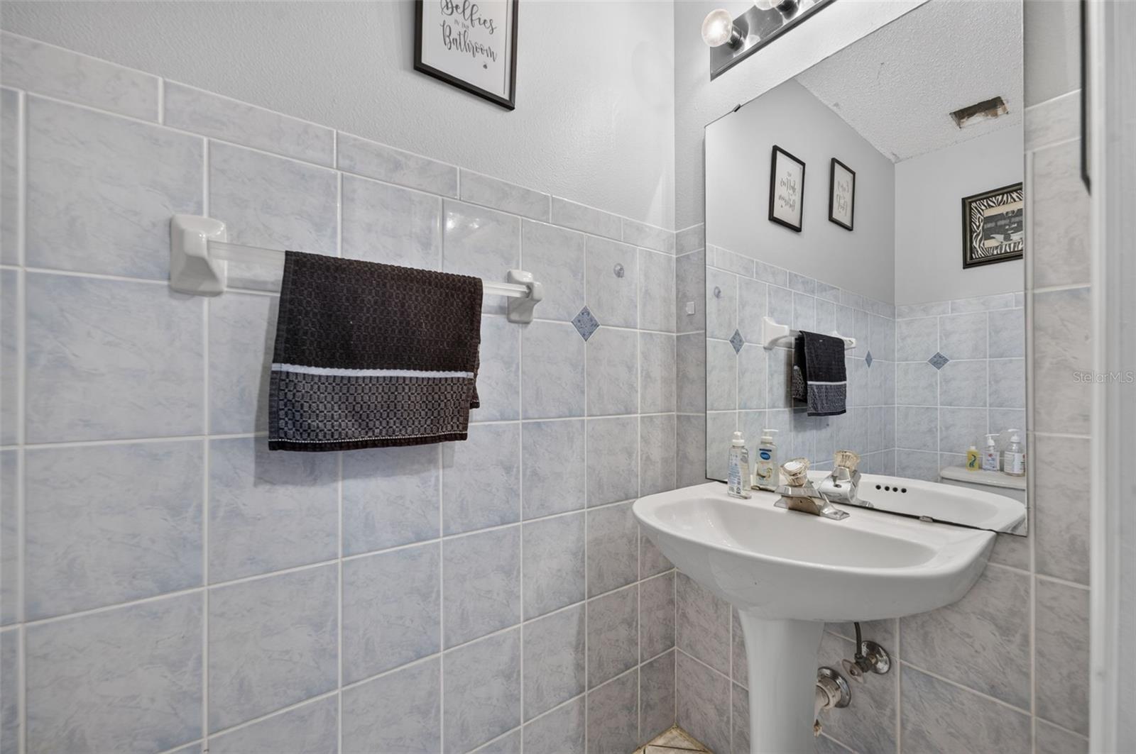 1/2 Bath