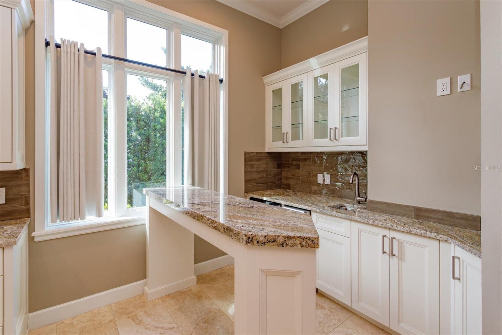 Dining Bar in Kitchen