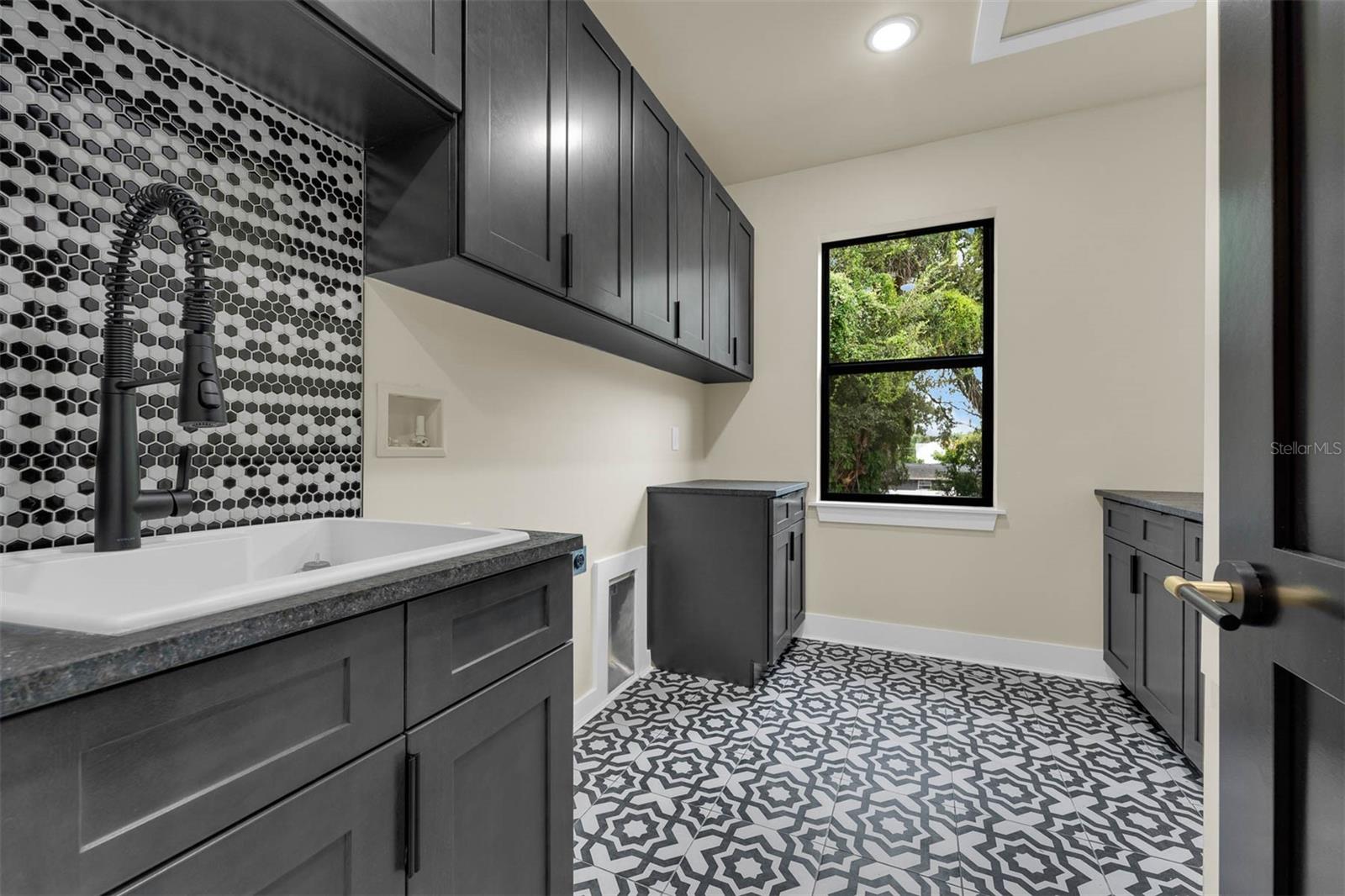 1910 CLOVERLAWN AVENUE, Orlando, FL 32806