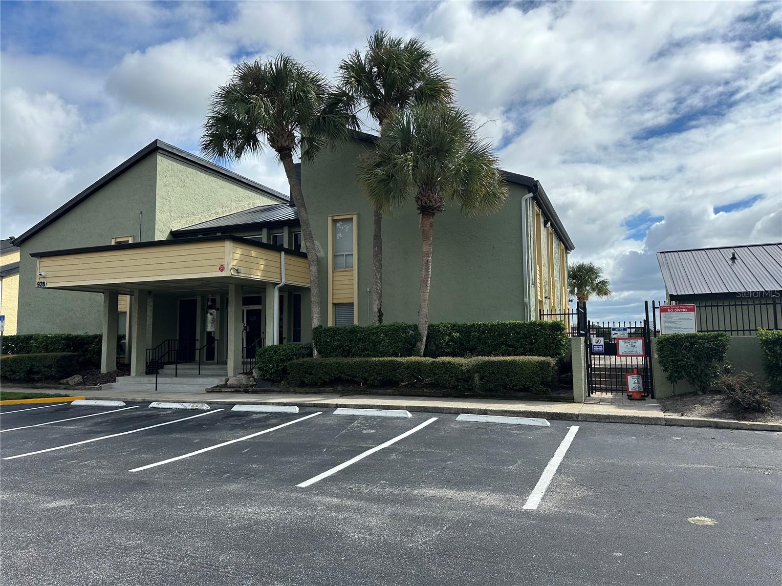 936 LAKE DESTINY DR, # H, Altamonte Springs, FL 32714
