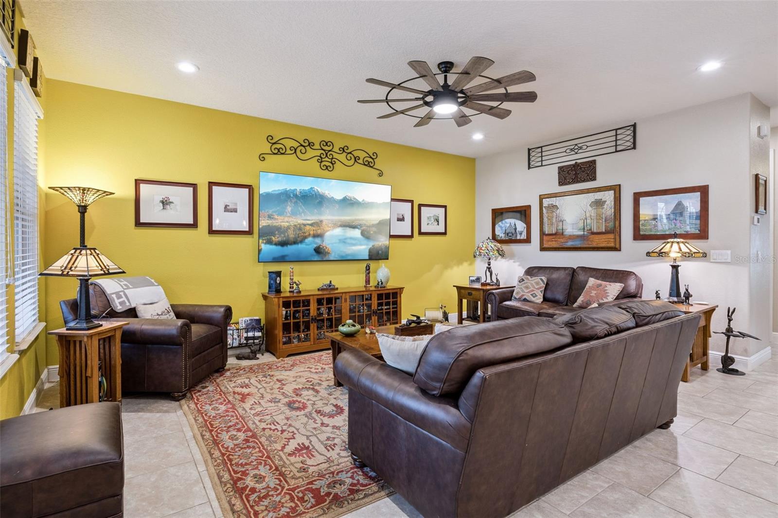 Family room Open to Kitchen