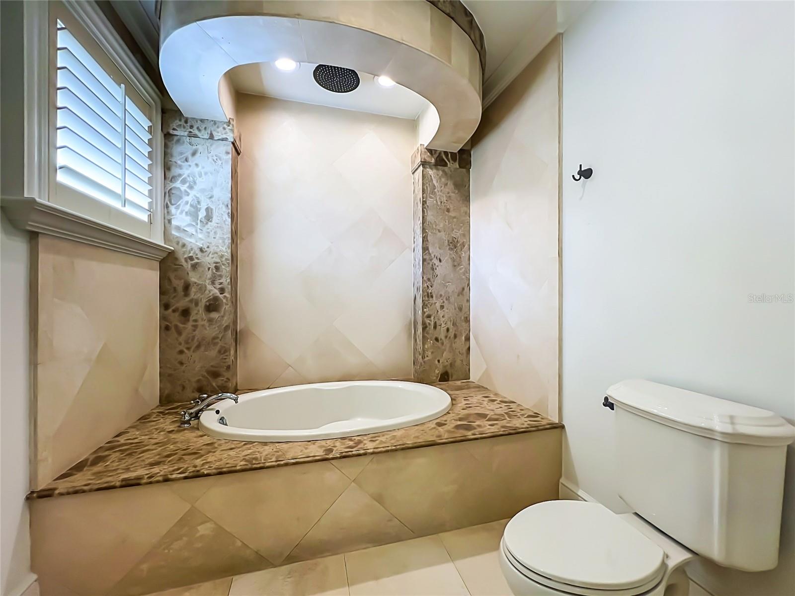 2405 ALAQUA DRIVE, Longwood, FL 32779