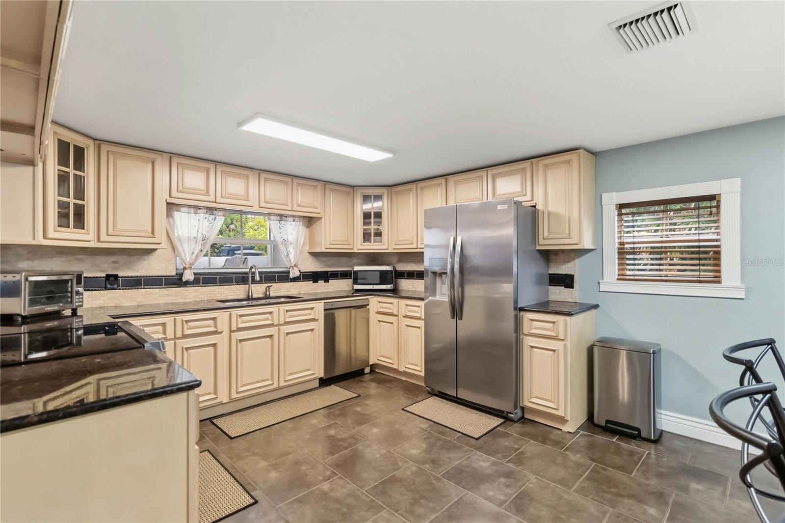 619 GATLIN AVENUE, Orlando, FL 32806