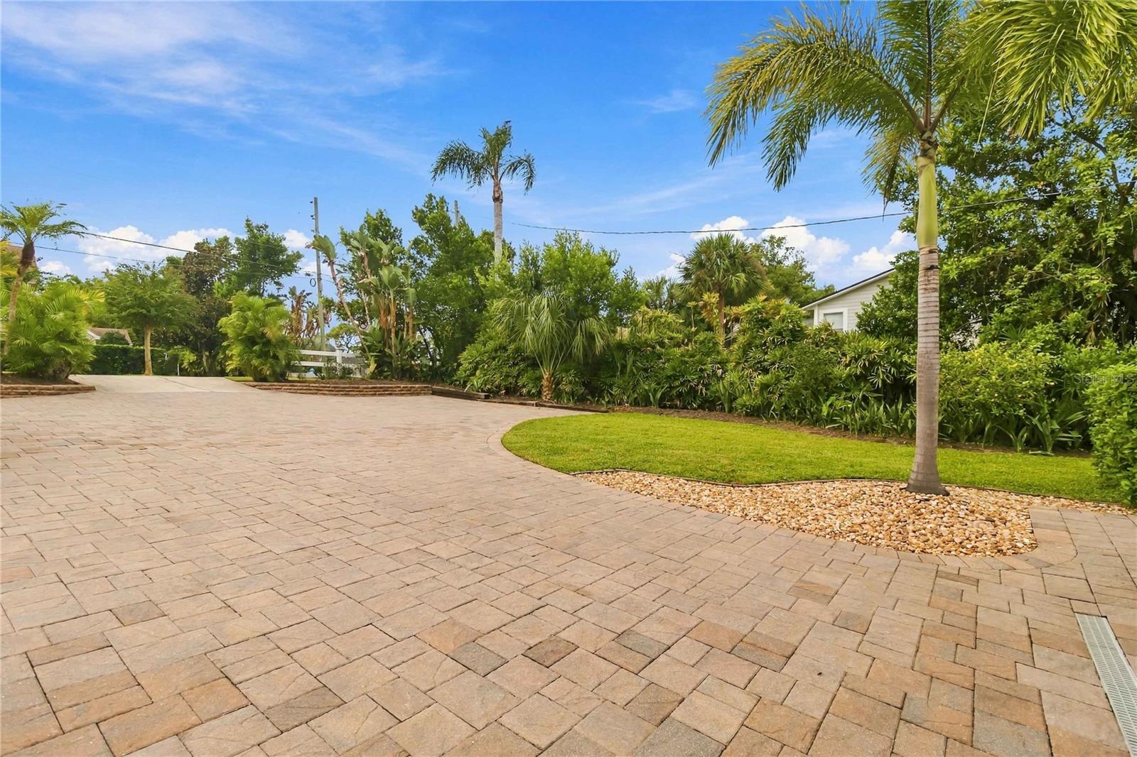 619 GATLIN AVENUE, Orlando, FL 32806 619 GATLIN AVENUE, Orlando, FL 32806