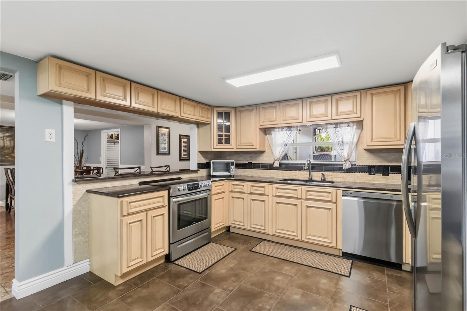 619 GATLIN AVENUE, Orlando, FL 32806