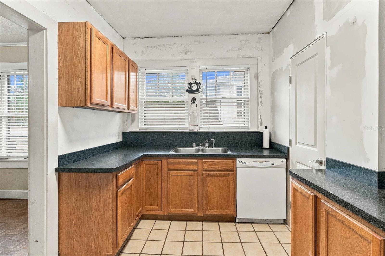 625 GATLIN AVENUE, Orlando, FL 32806