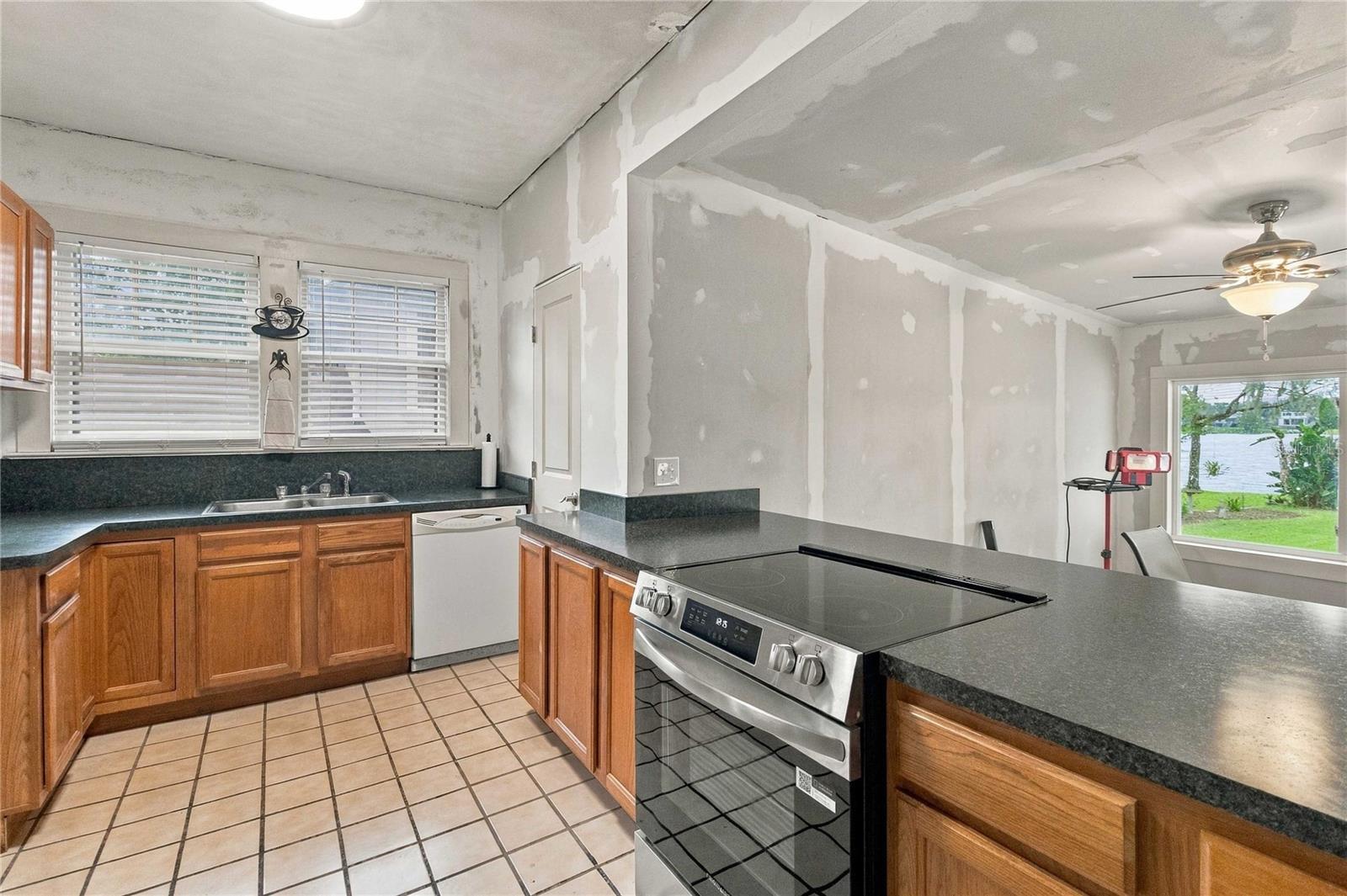 625 GATLIN AVENUE, Orlando, FL 32806