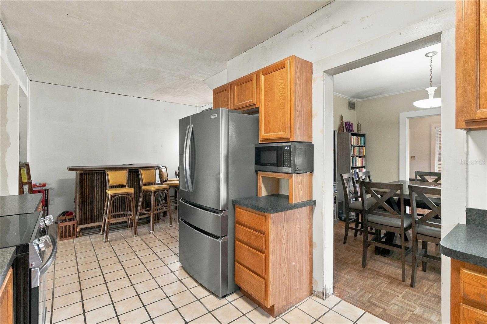 625 GATLIN AVENUE, Orlando, FL 32806