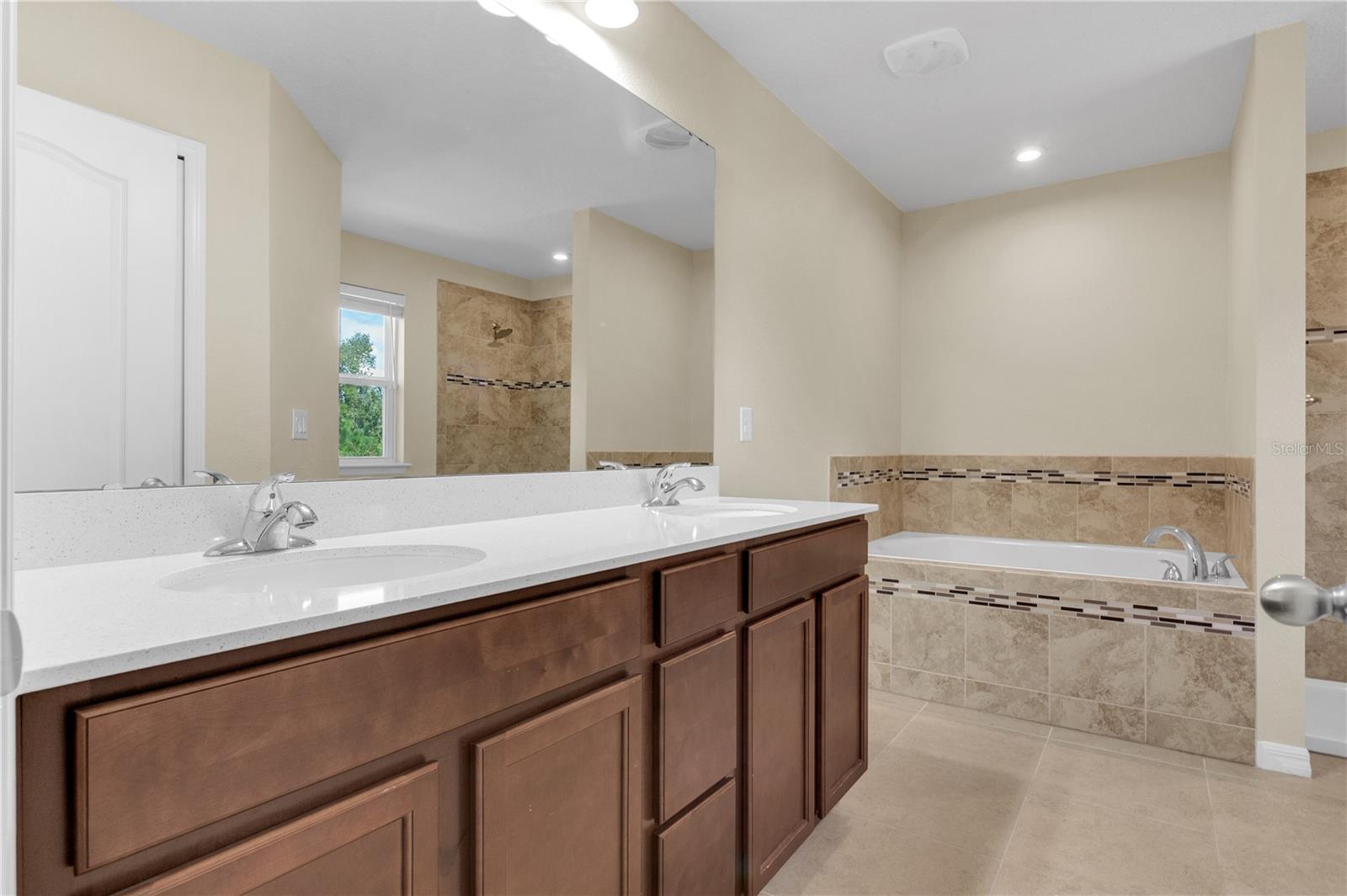 17104 GOLDCREST LOOP, Clermont, FL 34714