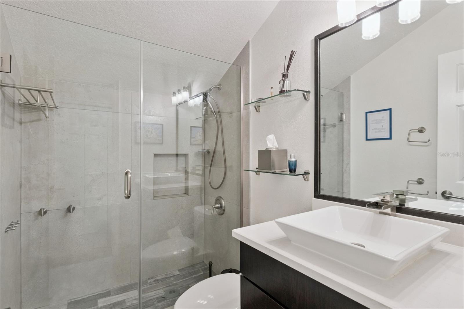 Second floor private suite - Bathroom.