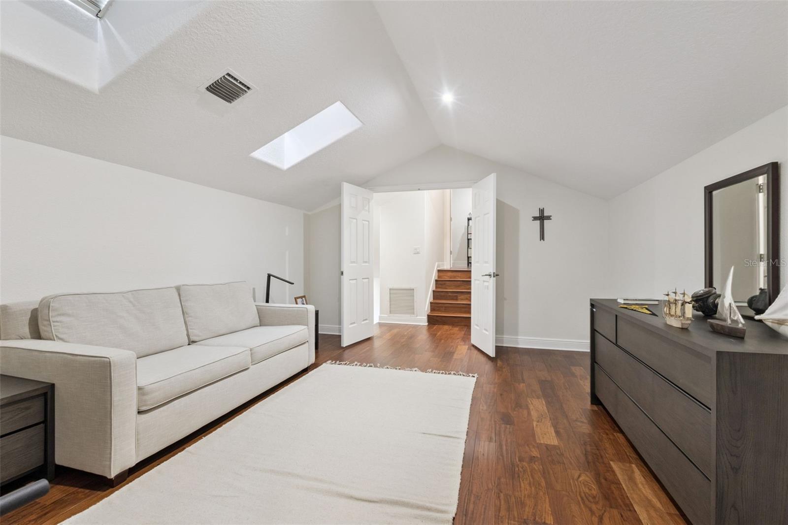 Second floor private suite - View 2.