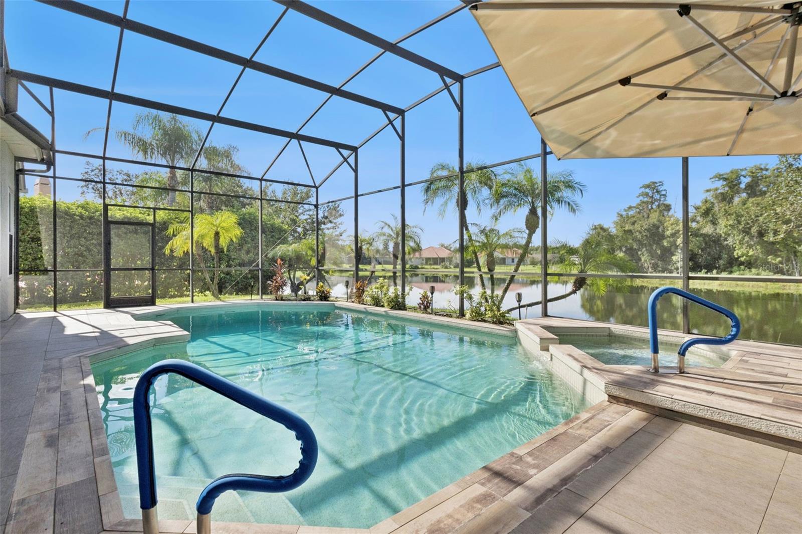Oversized pool/spa area with screen enclosure - View 2.