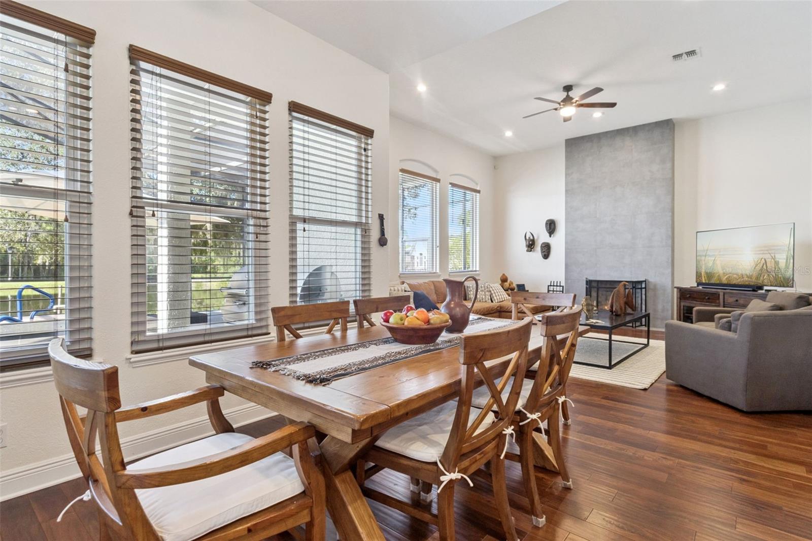 Dinette area off kitchen - View 2.