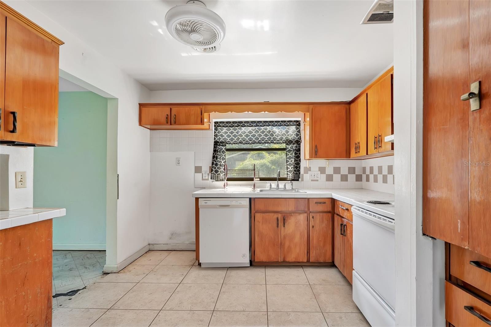 4800 BEACH BOULEVARD, Orlando, FL 32803