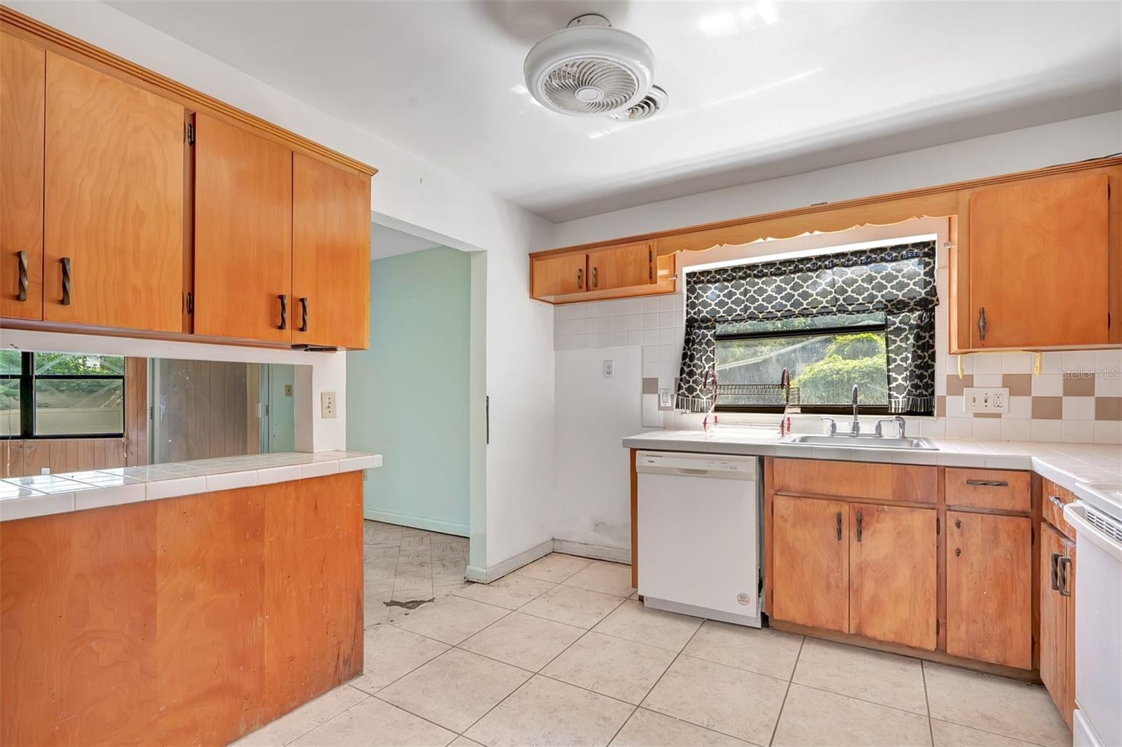 4800 BEACH BOULEVARD, Orlando, FL 32803