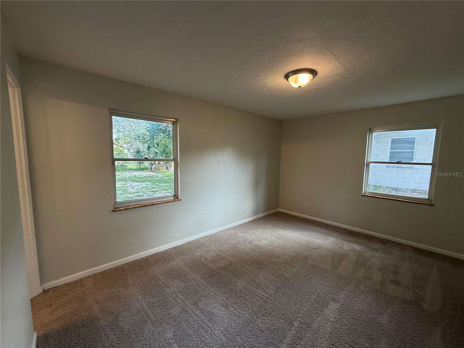 411 W SEMINOLE AVENUE, Eustis, FL 32726