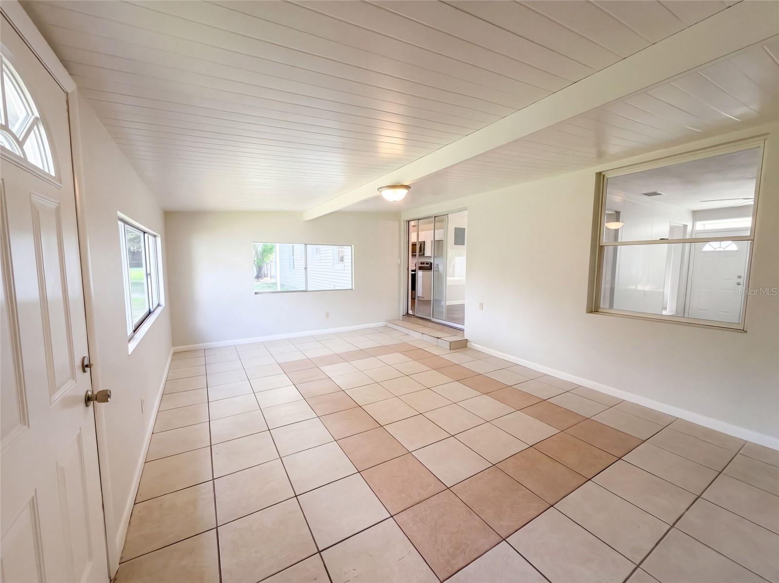 411 W SEMINOLE AVENUE, Eustis, FL 32726