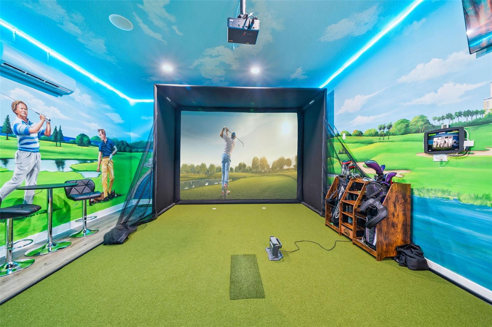 Golf simulator in Garage