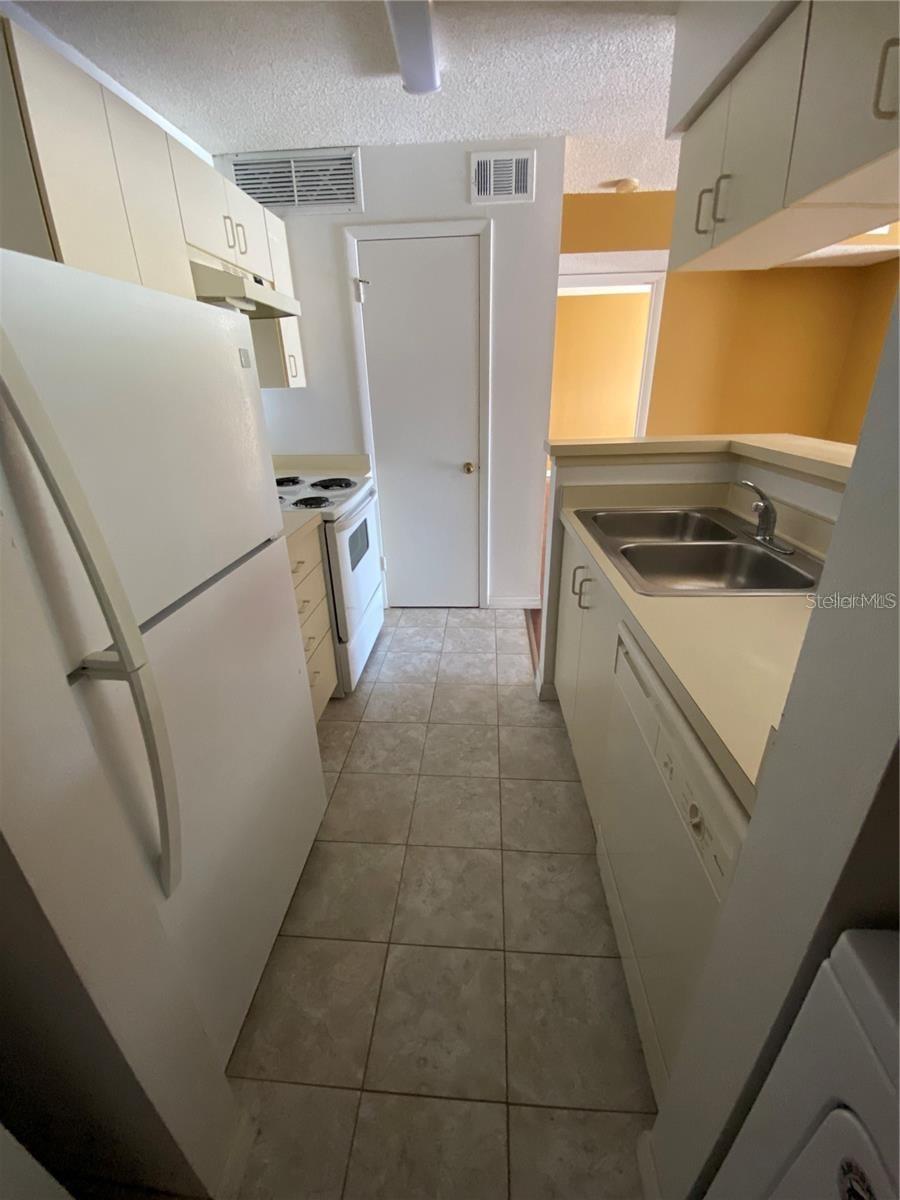 320 FORESTWAY CIRCLE, #307, Altamonte Springs, FL 32701