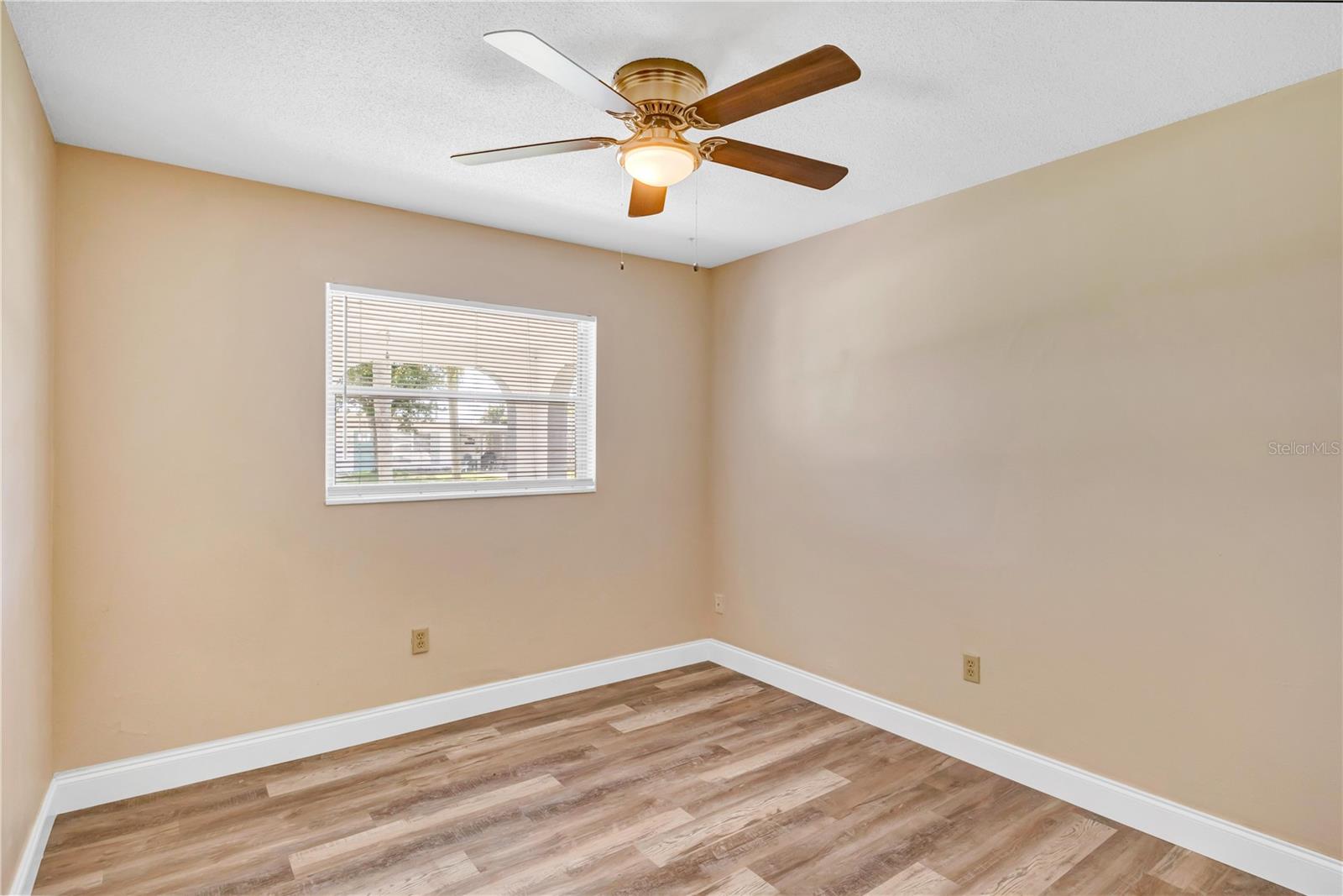 141 W CONNECTICUT AVENUE, Edgewater, FL 32132