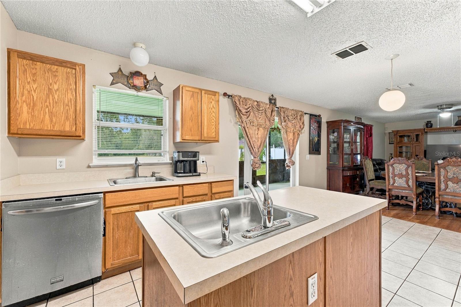 2818 SHEILA DRIVE, Apopka, FL 32712