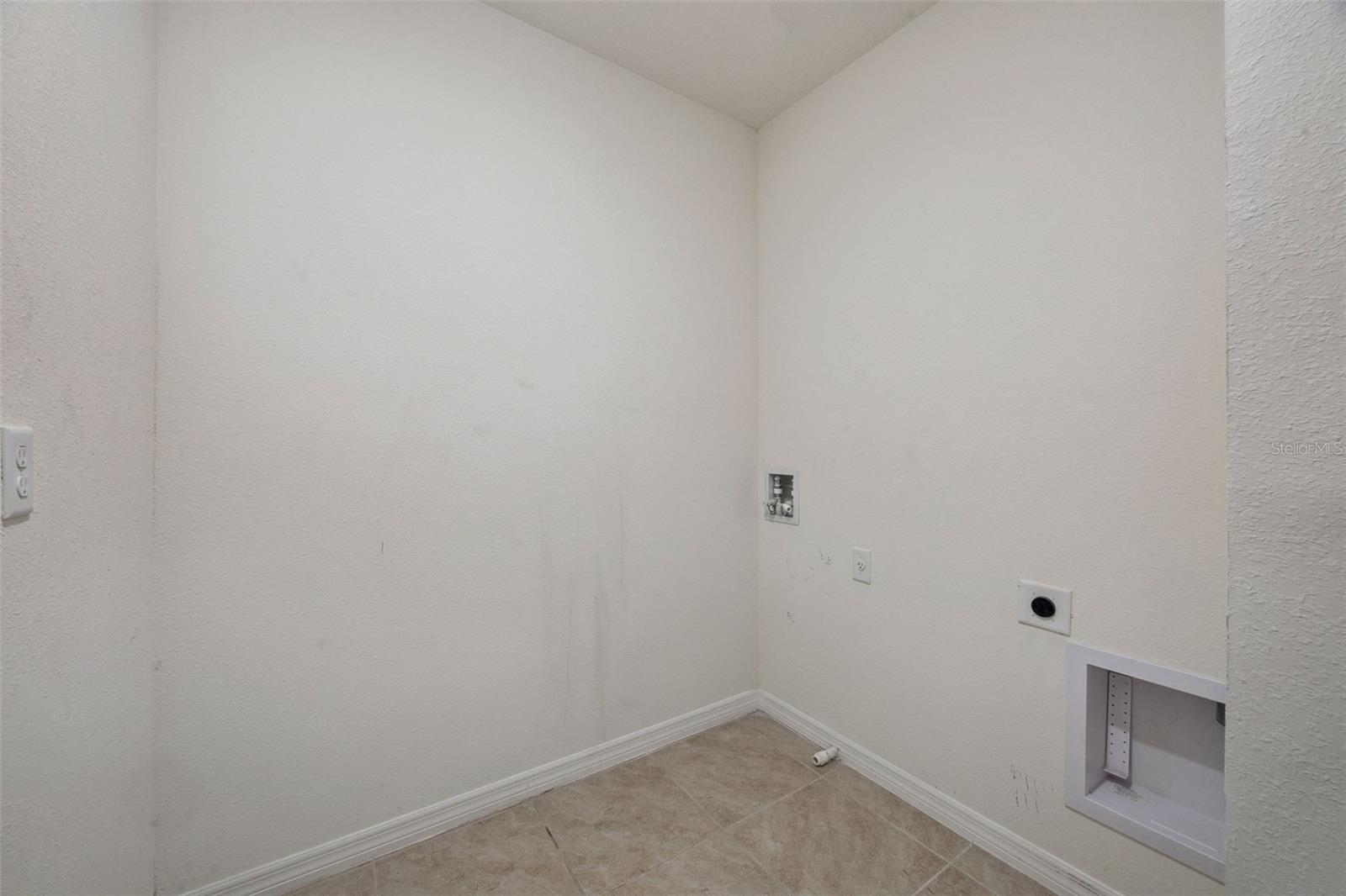 1104 FOX PATH, Davenport, FL 33837