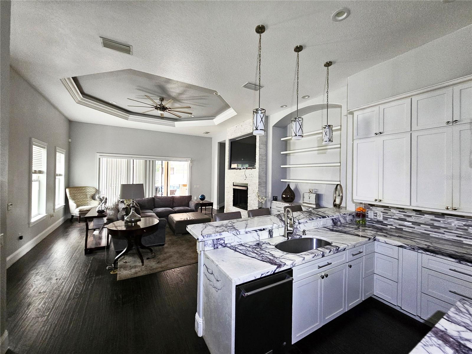 kitchen/ living