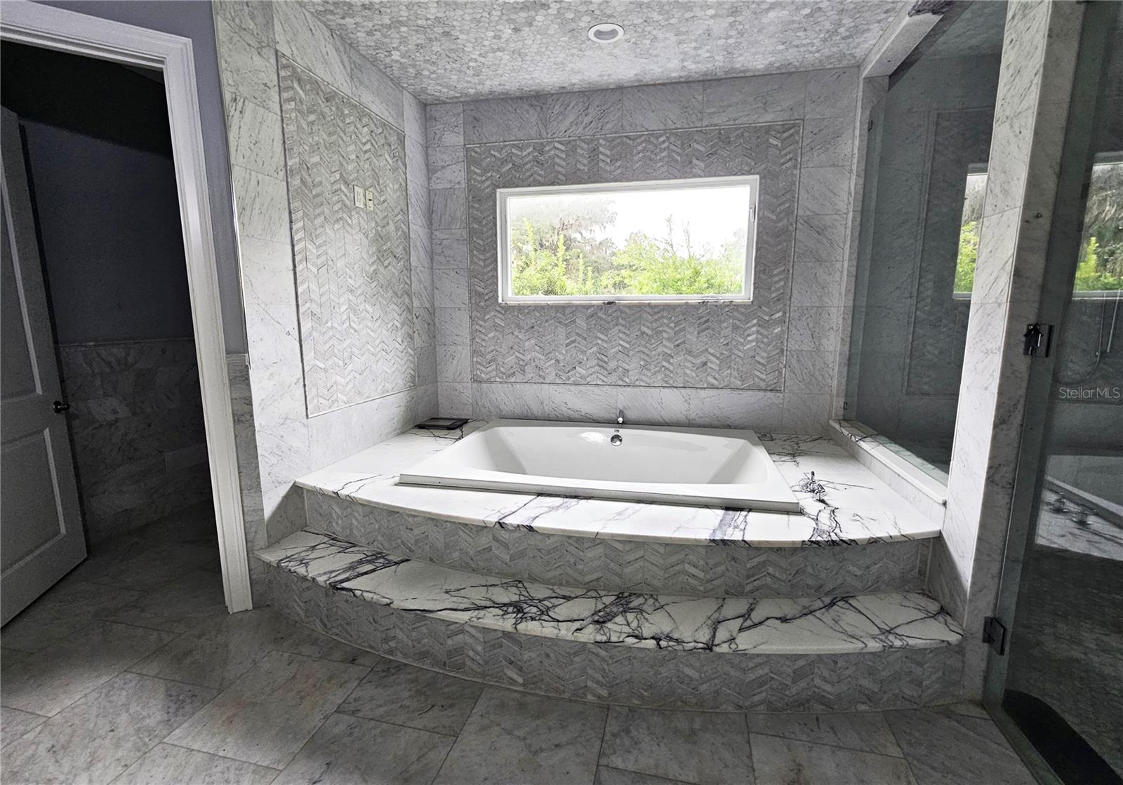 master tub-water closet