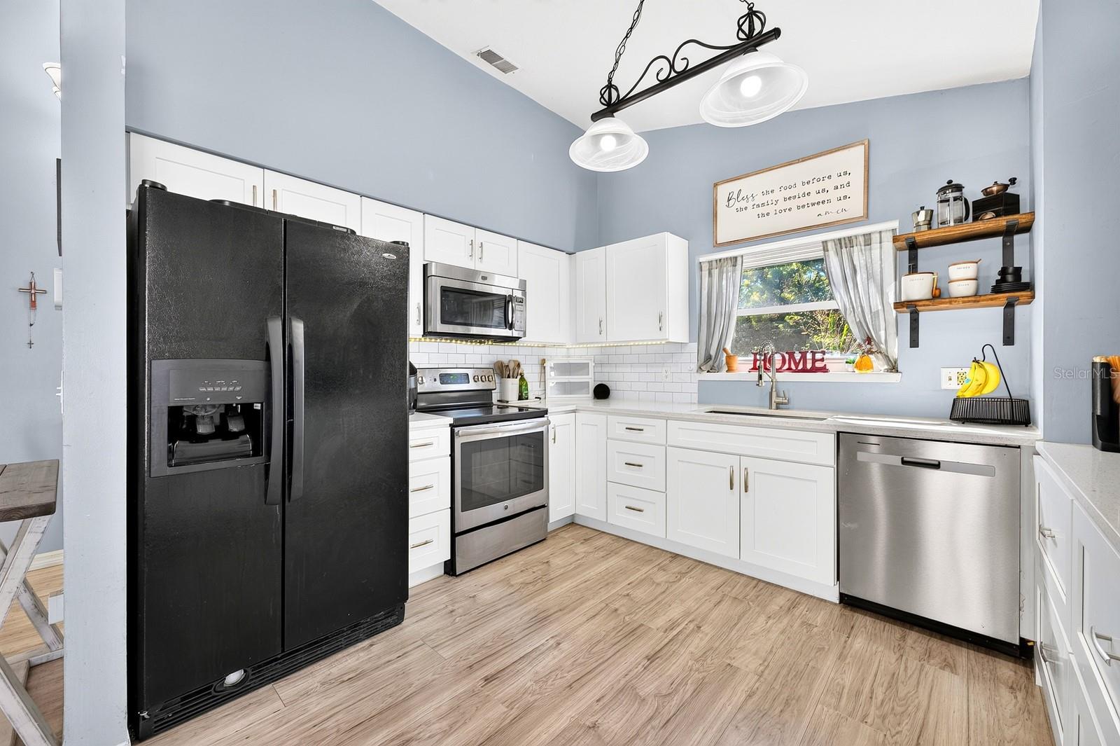 Kitchen features on trend finishes.