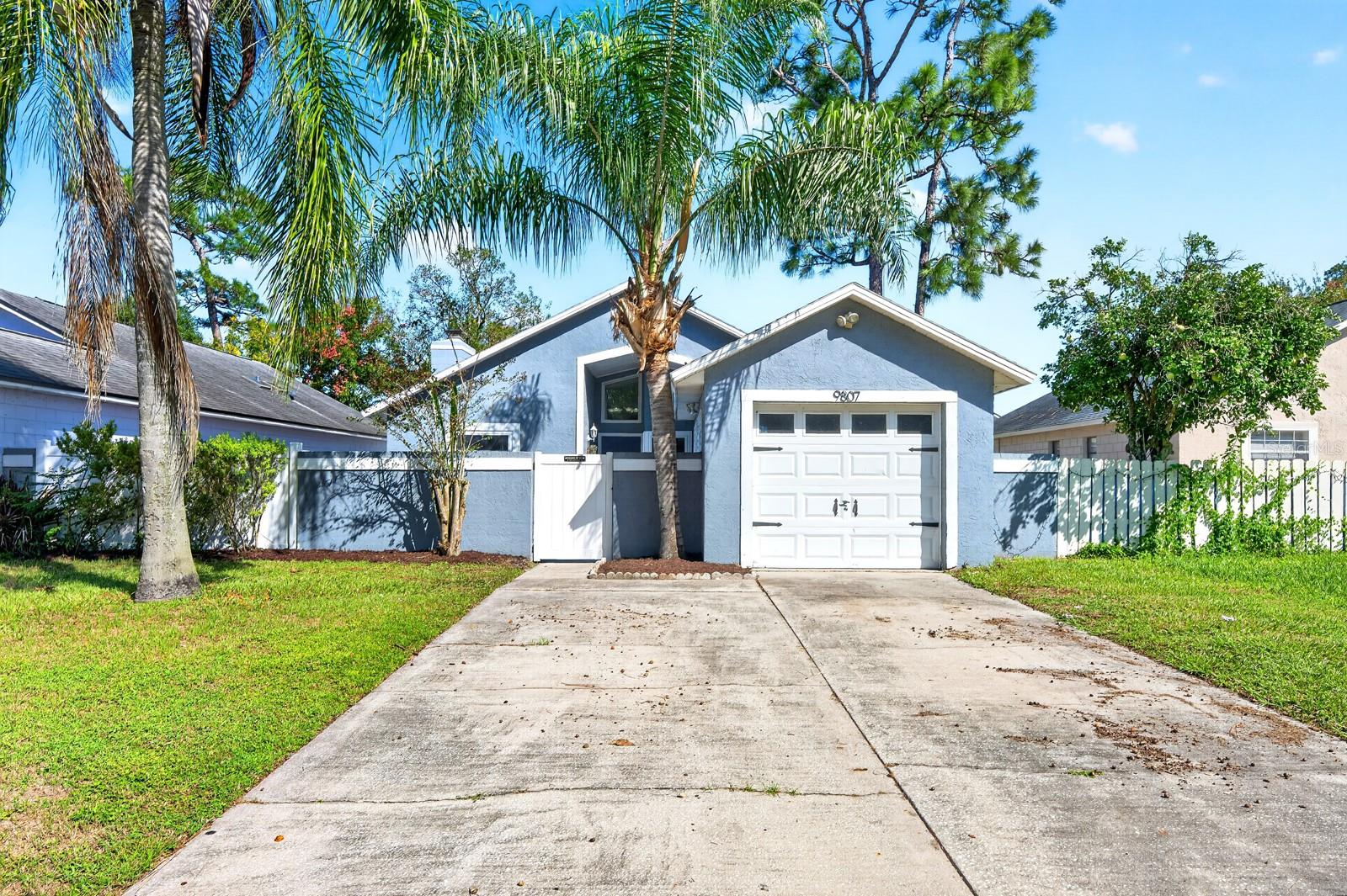 Fresh updates, inviting living spaces and a convenient East Orlando location make this Piney Woods home a great find! Fresh updates, inviting living spaces and a convenient East Orlando location make this Piney Woods home a great find!