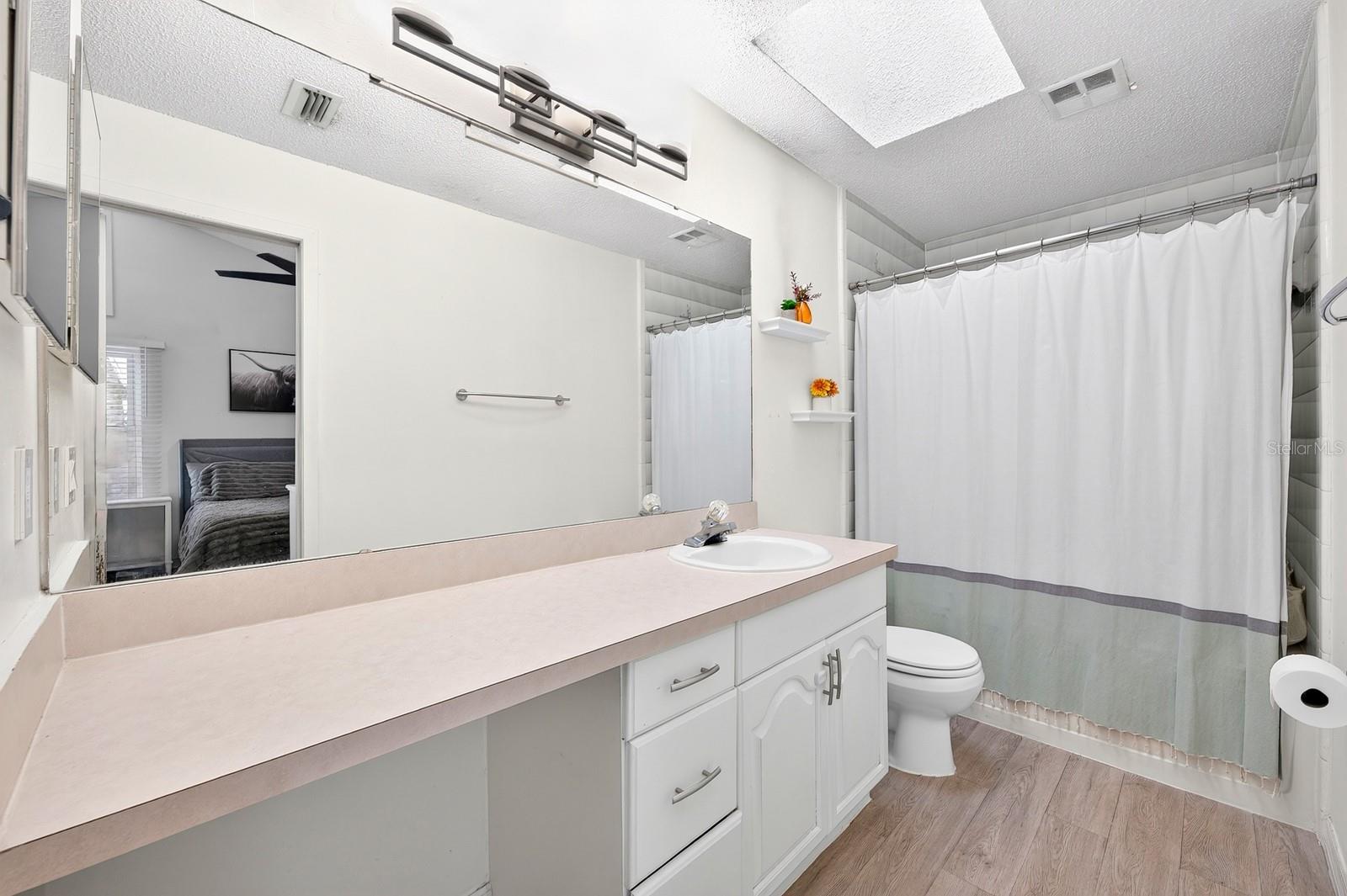 Primary en-suite bath.